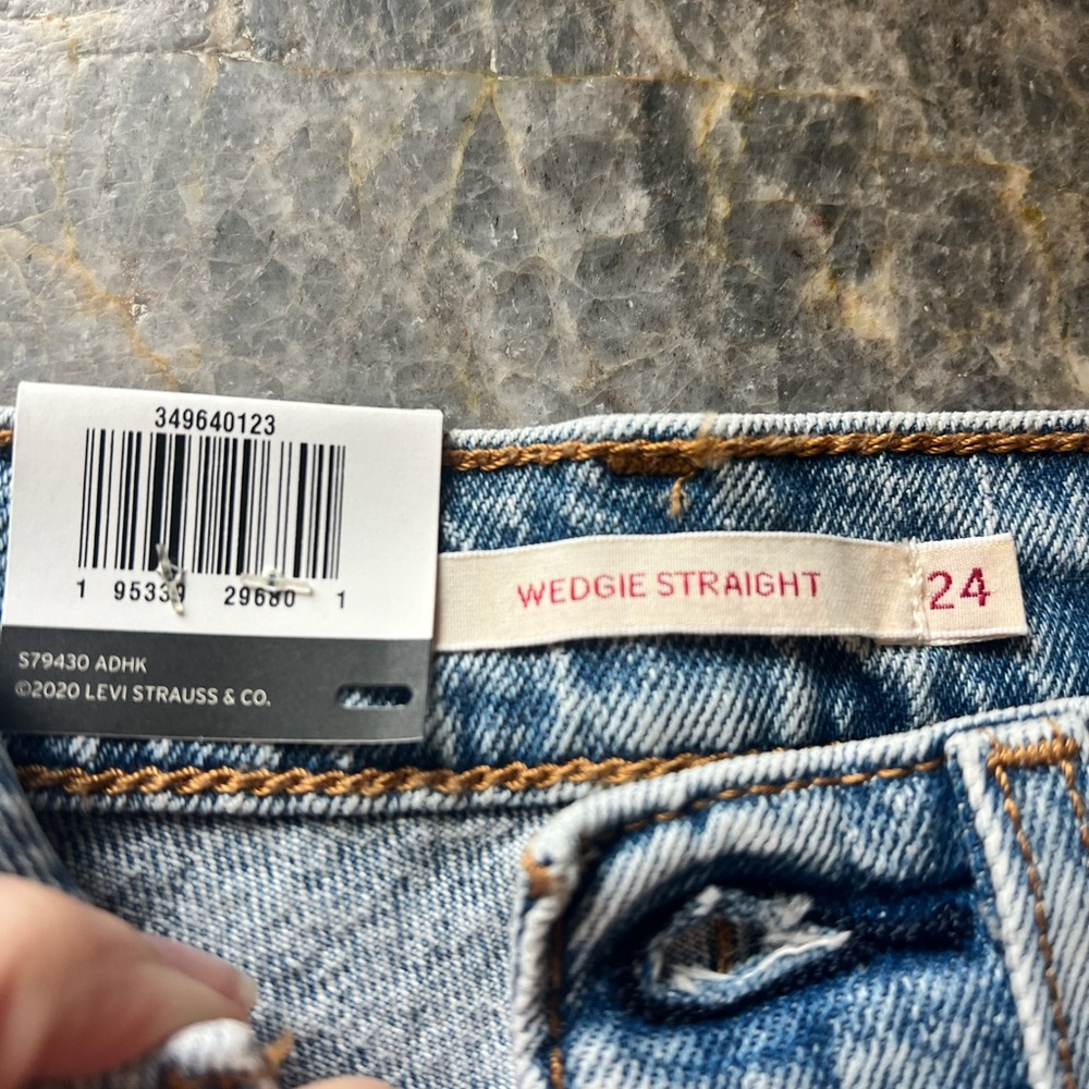 Levi's Women's Light Blue Straight Leg Jeans - Picture 4 of 5
